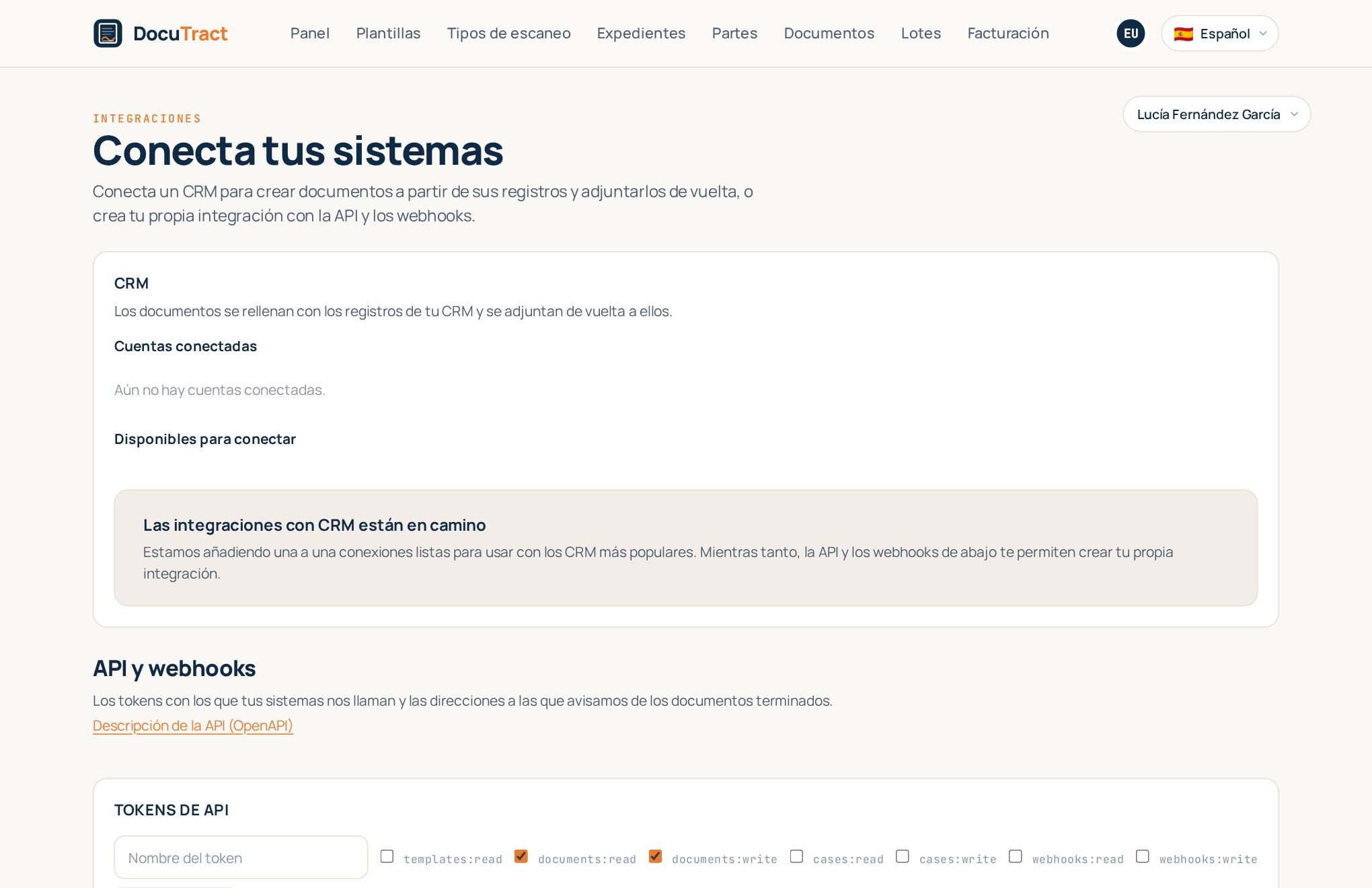 La pantalla «Integraciones»: primero la sección CRM, debajo la API y los webhooks